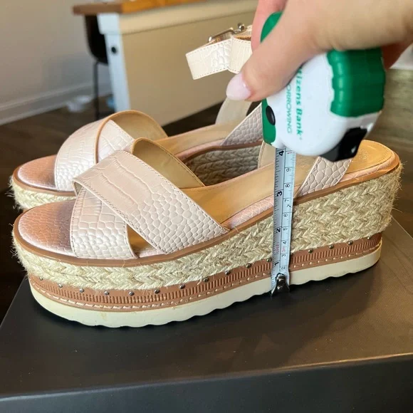 Vince Camuto Platform Sandals - Picture 3 of 7